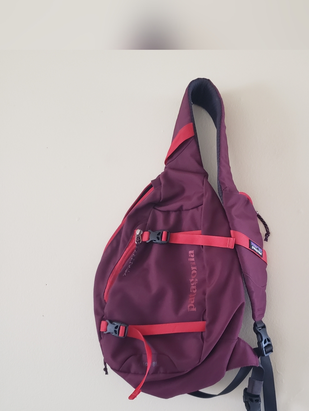 PATAGONIA Atom Sling Bag 8L Burgundy/Red (Like NEW)